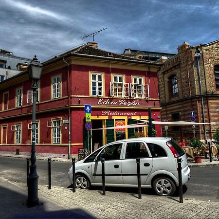 Santico Art Hotel And Hostel Budapesta Exterior foto