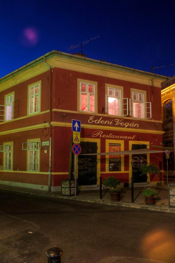 Santico Art Hotel And Hostel Budapesta Exterior foto